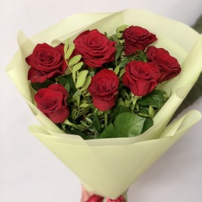 Букет из красных роз Комплимент